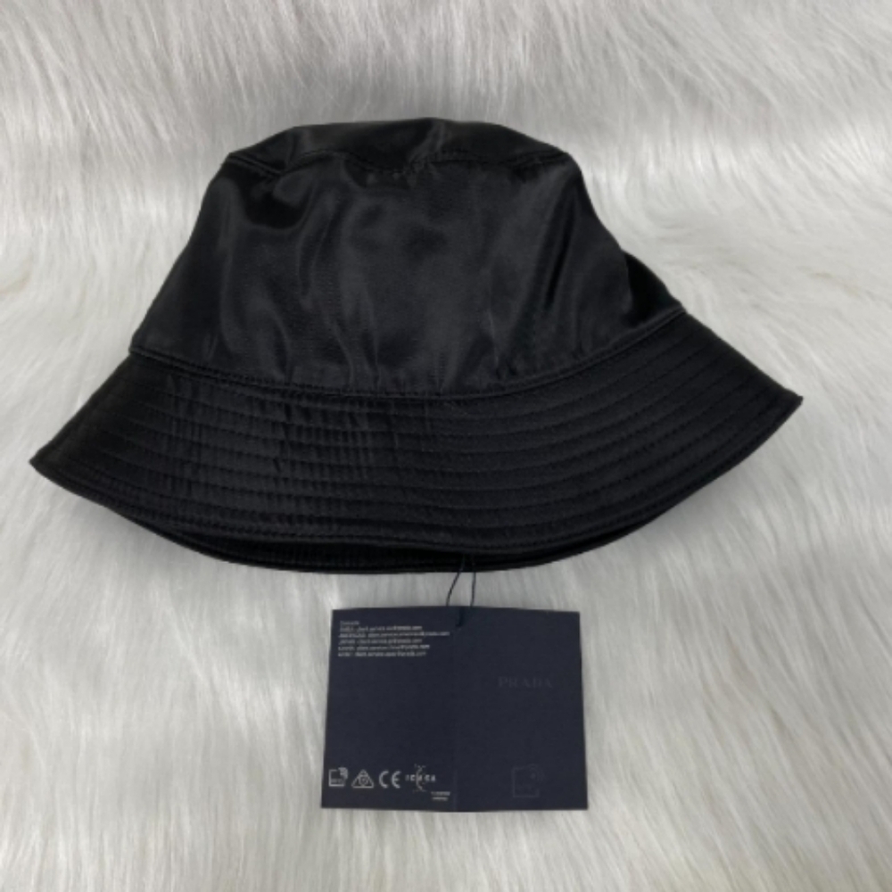 Fashionable bucket hat - Picture 2 of 3